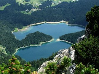 Crno jezero Žabljak.jpg